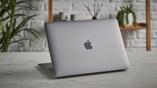 Leia mais sobre o artigo Como verificar a saúde da bateria do seu MacBook